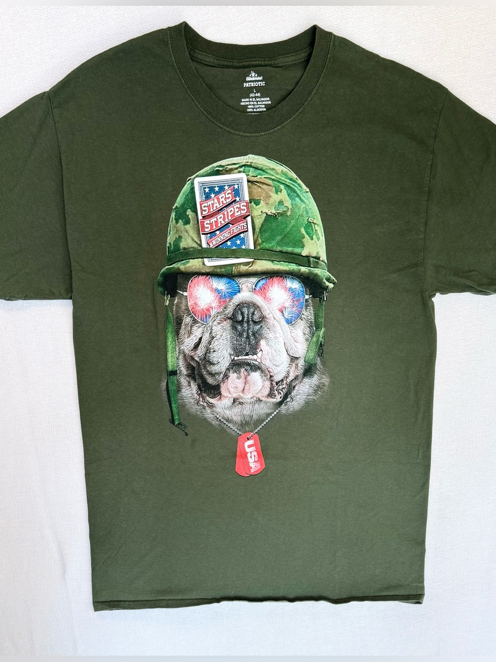 CELEBRATE Patriotic Bulldog
Flag Stripes Military Green
TShirt Graphic Tee sz LG
